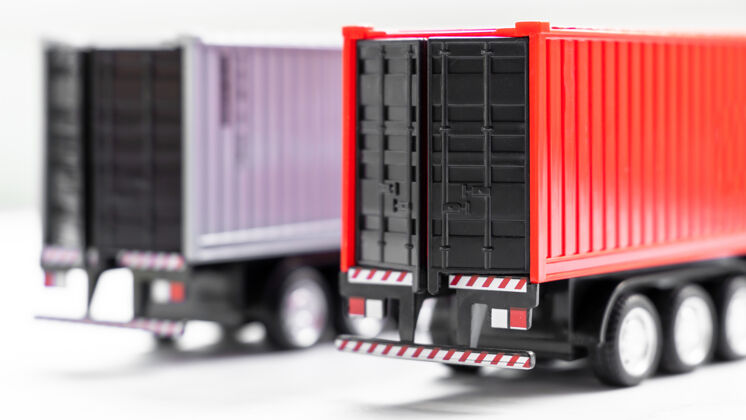 全球货柜车精选白色背景 拖车货柜车停在仓库 全球商业物流和运输航运公司国际公司贸易