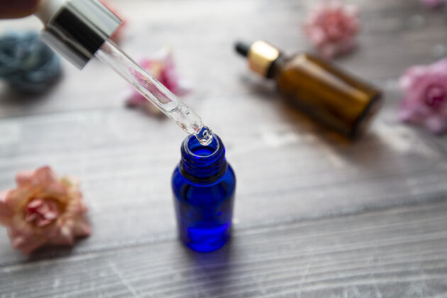 血清瓶吸管滴入透明质酸血清化妆品皮肤护理吸引力