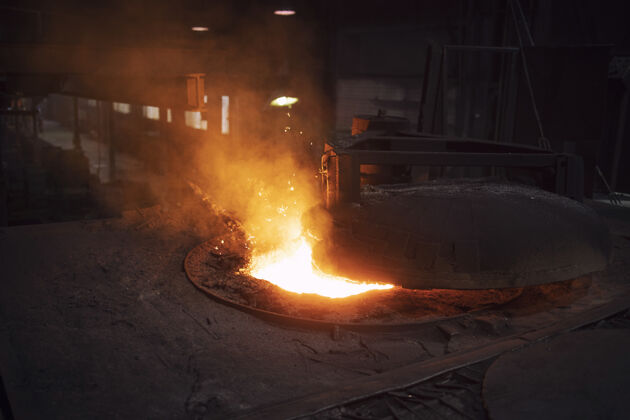 制造工业电弧炉用于铸造 从矿石中提取铁用于钢铁生产熔炉火焰重
