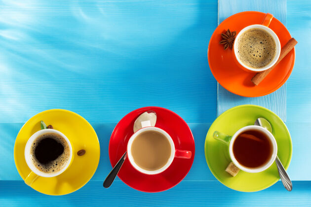 茶一杯咖啡和茶放在木头上咖啡粉末浓缩咖啡