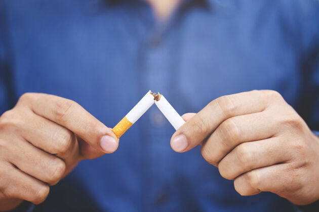 垃圾拒绝吸烟的人戒烟与健康的观念生活方式或禁烟运动理念戒烟拒绝堆