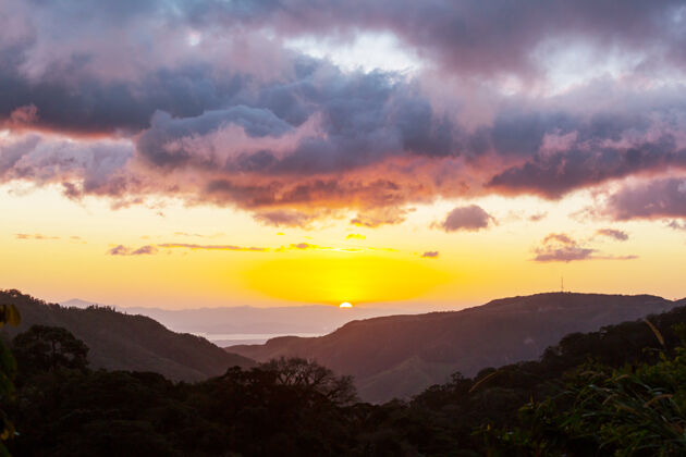 无人美丽的山景在哥斯达黎加 中美洲草地乡村自然