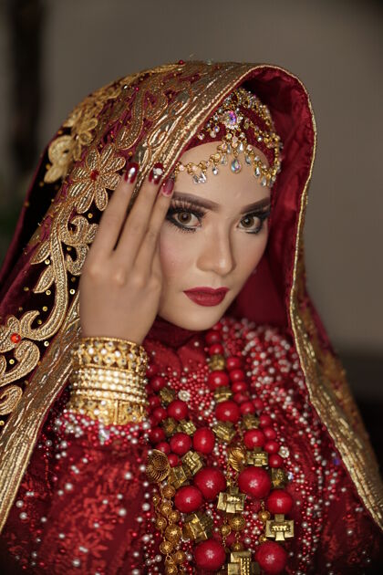 新娘美丽的印度新娘的画像亚洲服饰模特