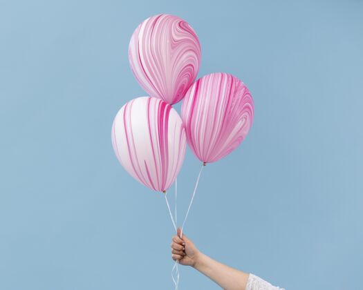 构图抽象粉色气球的排列庆祝生日聚会