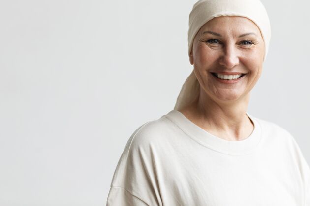 女人中年妇女皮肤癌医疗秃头复制空间