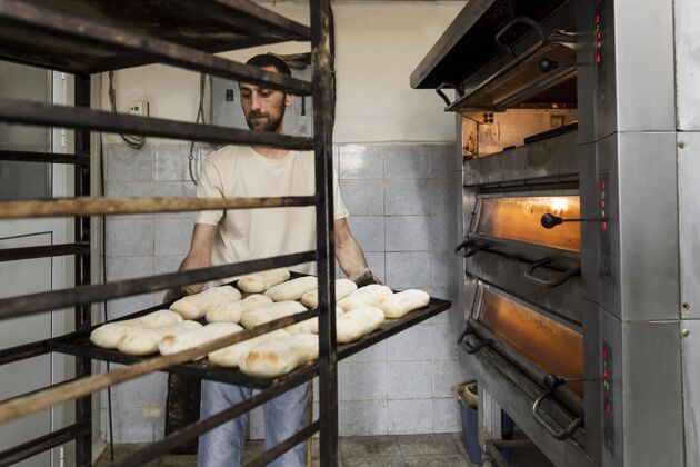 面包在面包店工作的人烘焙糕点食品