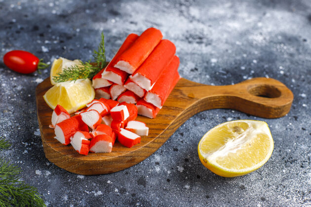 海鲜美味的蟹棒准备食用饮食莳萝美味
