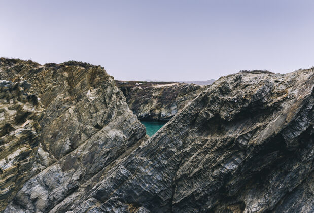 悬崖葡萄牙 阿伦特乔 科沃港的岩石长海洋景观