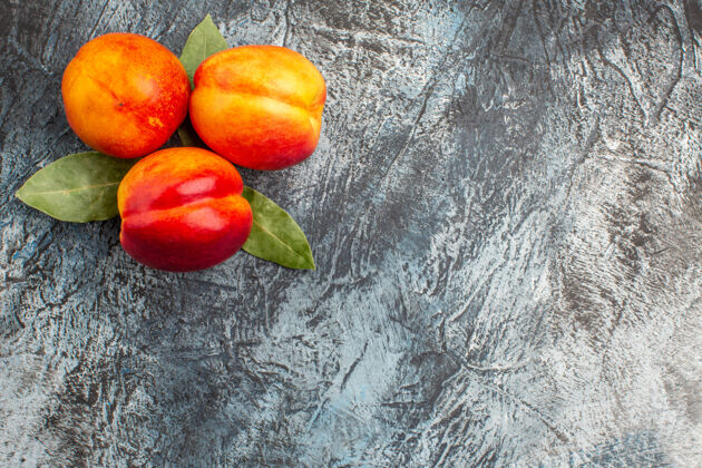 油桃新鲜桃子和成熟水果的俯视图新鲜的桃子桃子水果