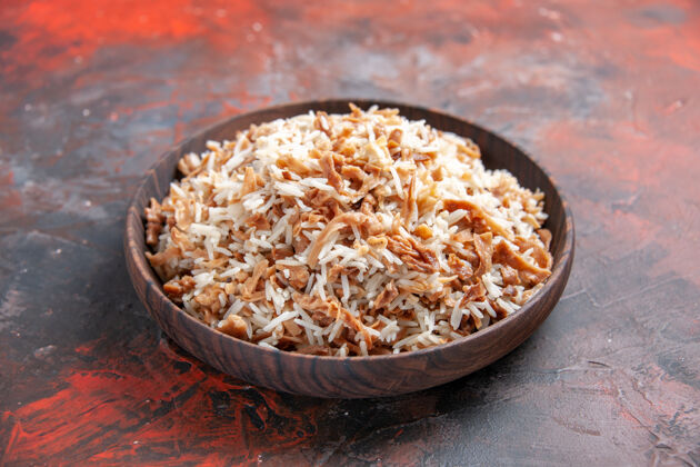 早餐正面图深色地板上的面团片米饭饭深色食物照片淀粉切片米饭