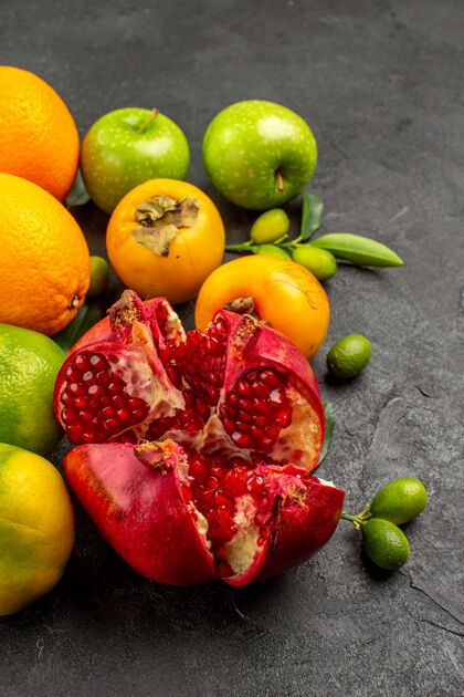 成熟正面是新鲜的石榴和苹果等水果 表面呈灰色成熟水果的颜色柑橘水果颜色