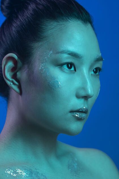 女人专业化妆的亚洲年轻女性肖像姿势表情模特
