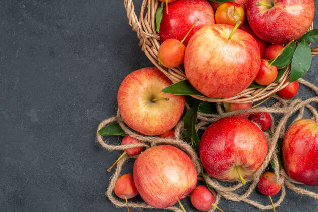 樱桃顶部特写镜头苹果绳苹果红黄樱桃在篮子里苹果篮子吃苹果