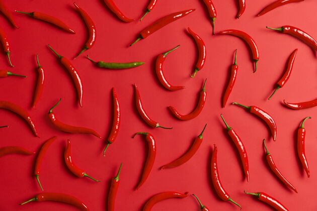 观点红色和绿色的墨西哥辣椒图案用于调味和制作辛辣菜肴的新鲜蔬菜农业和新鲜食品辛辣可口的食物配料的组成香料辣烹饪