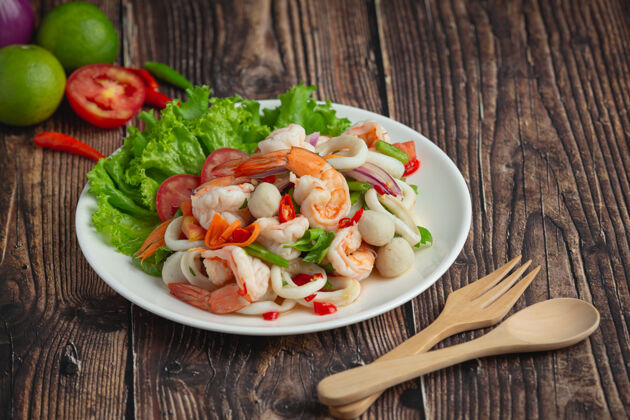 自然泰国菜；辛辣海鲜沙拉虾东方蛋白质