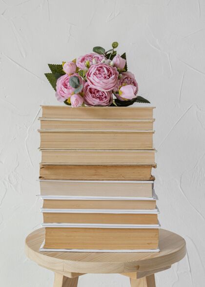 安排用书堆和玫瑰来布置分类信息文学