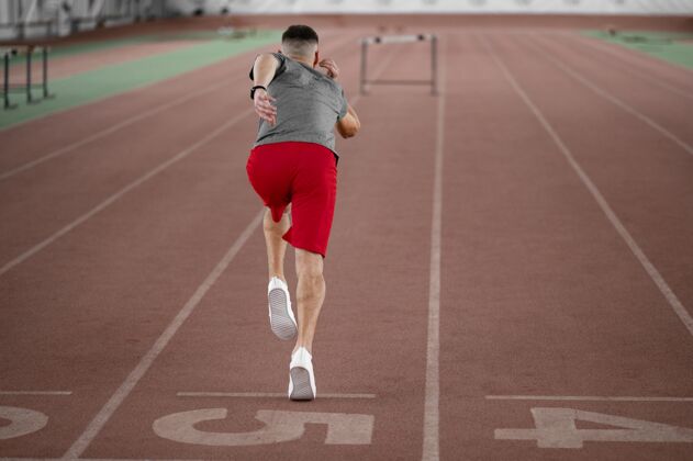 健康全速运动员跑后视图活跃运动生活方式