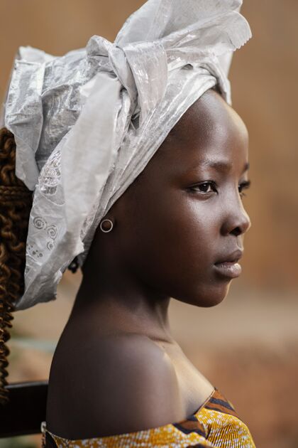 户外特写美丽的非洲女孩肖像生活方式肖像民族