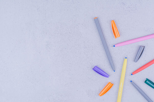 电器彩色曼荼罗工艺铅笔隔离在灰色表面工艺工具教育