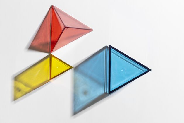 三维彩色半透明形状的顶视图形式最小几何