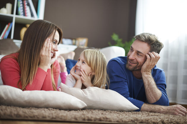 家庭最强烈的爱是父母的爱流动性谈话债券