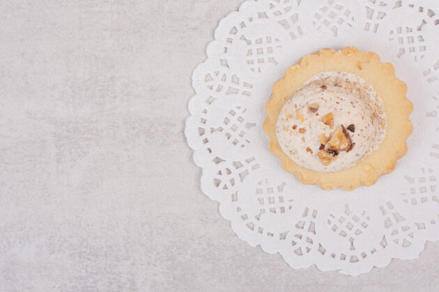 可口白色燕麦葡萄干饼干美味零食饼干