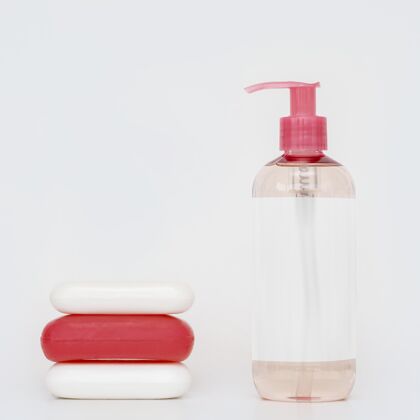 清洁剂一瓶液体肥皂和肥皂条的前视图方形洗涤模型