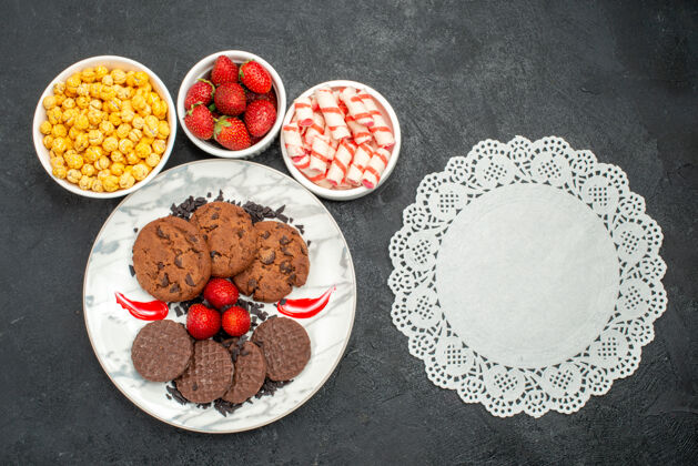 早餐俯瞰美味巧克力饼干和糖果健康饼干胡椒粉