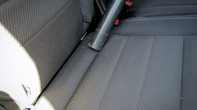 清洗用真空吸尘器清除汽车座椅灰尘的特写图脏清洁清洁