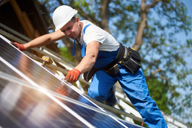反射独立太阳能电池板系统安装 可再生绿色能源工程师清洁专业