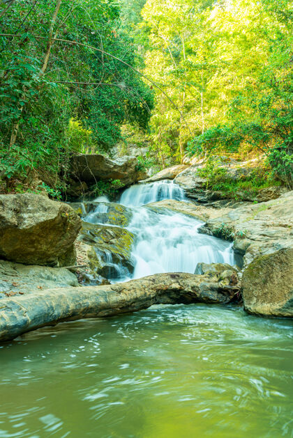 梅泰国清迈美丽的美莎瀑布流水泰国