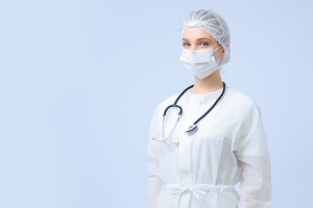 制服戴着医疗帽和面罩的女医生或护士的肖像手套卫生护理