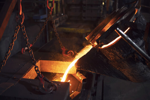 桶在冶金和工业用铸造厂用铁水填充铸件铝熔化金属