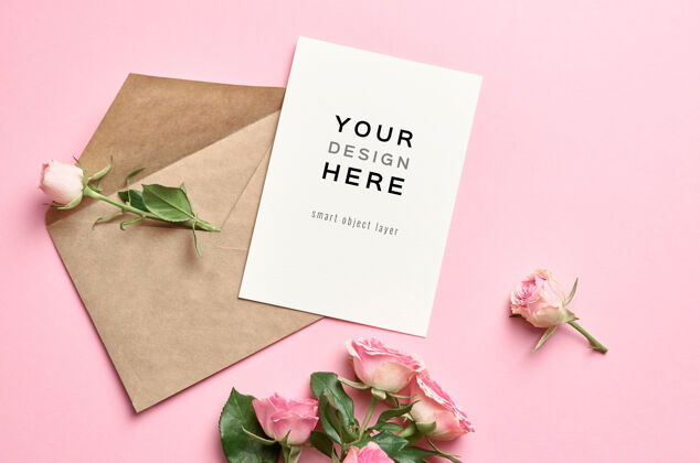 婚礼贺卡模型与信封和玫瑰花束粉红色请柬情人节爱情