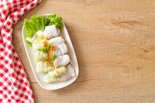 越南（kowgrieppagmor）猪肉蒸饭包或蒸饭皮饺子蔬菜木薯泰国