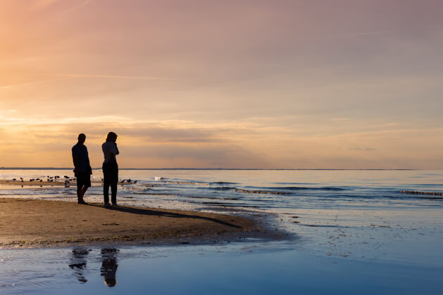 日落波罗的海美丽的日落海洋.天然墙.拉脱维亚.余辉 晚安海岸黄昏天堂
