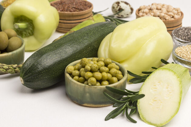 豆类健康饮食 绿色蔬菜 奎奴亚藜 鹰嘴豆和亚麻杏仁柠檬排毒有机