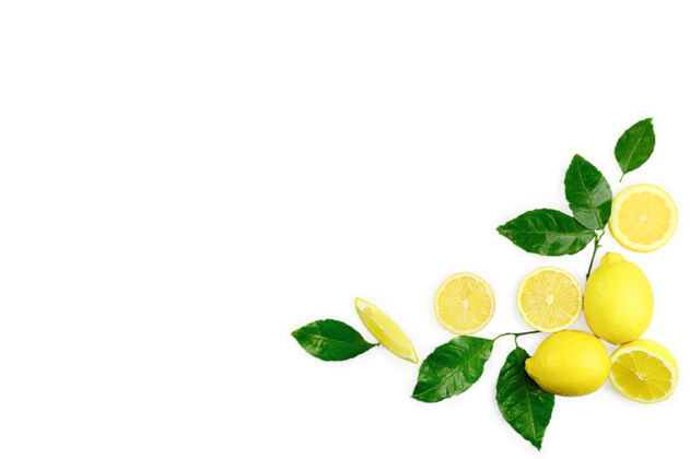黄色新鲜的有机黄色柠檬酸橙水果片和绿色叶子隔离在白色背景上顶部视图.平面lay.copyspace公司用于文本营养新鲜维生素c