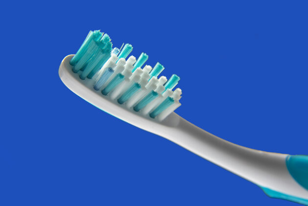 工具蓝色牙刷特写背景.口头卫生清洗凹痕日常