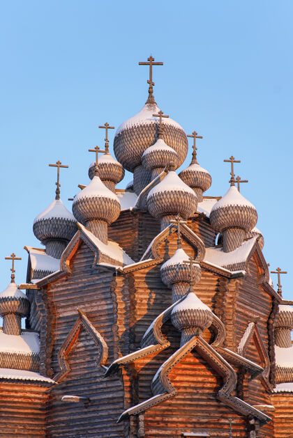 建筑蓝色天空上古老的俄罗斯东正教木制教堂宗教教大教堂