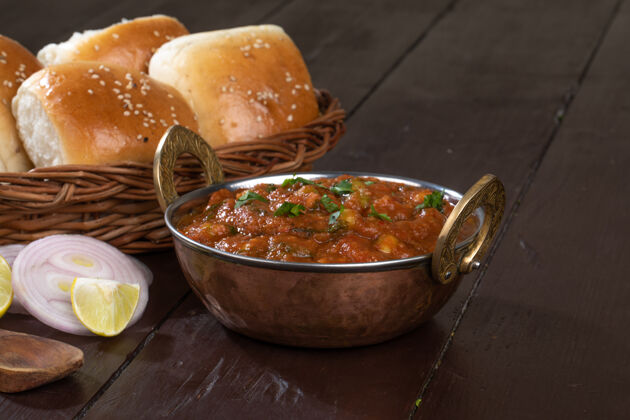咖喱印度街头素食快餐pavbhaji 由土豆 豌豆 细面粉和其他印度香料制成印第安人豌豆碗