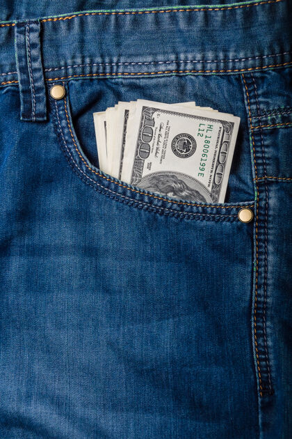 富足牛仔裤口袋里的美元钞票 金融概念物品美国货币