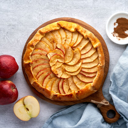 面团美味的苹果派法国蛋糕自制
