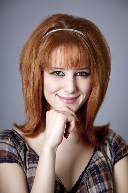 人物红发少女画像60年代风格女性成人红发