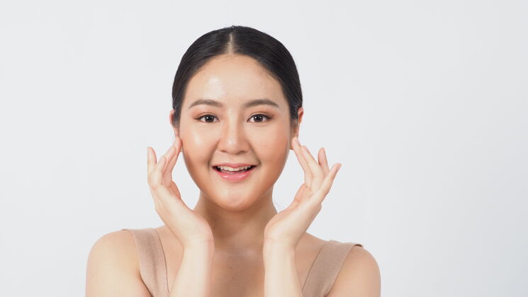 嘴唇美容护肤concept.young公司亚洲女性美容美脸化妆护肤化妆品 显示自然健康柔软 坚定和永恒的面部皮肤女士健康光彩