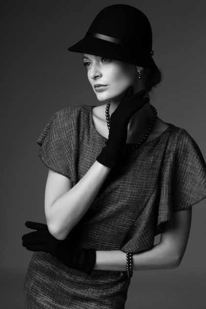 手镯年轻优雅的女人 复古时尚 帽子 手套 连衣裙黑色和白色图像模特化妆裙子