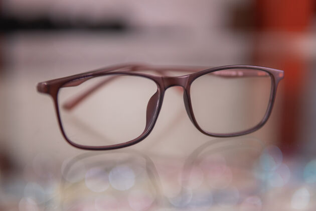 个人一个新的眼镜模型在眼科诊所眼镜店眼镜商划船仪器