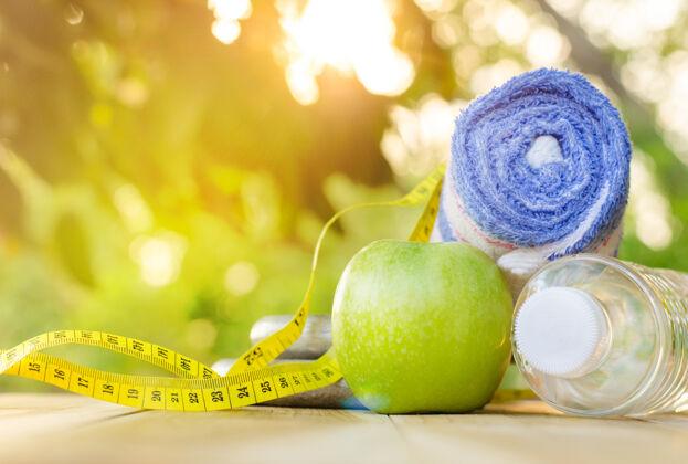 减肥水果和蔬菜的饮食计划 锻炼和饮食健康美丽早晨苹果