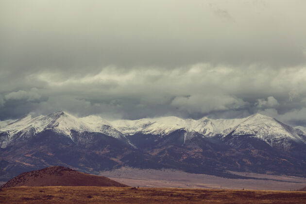 风景美国科罗拉多州落基山脉的山脉景观金色距离宽阔