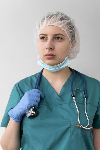 衣服女医生戴着防护装备工作医生设备
